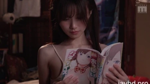 Lén đọc truyện sex của anh trai Izumi Momoka